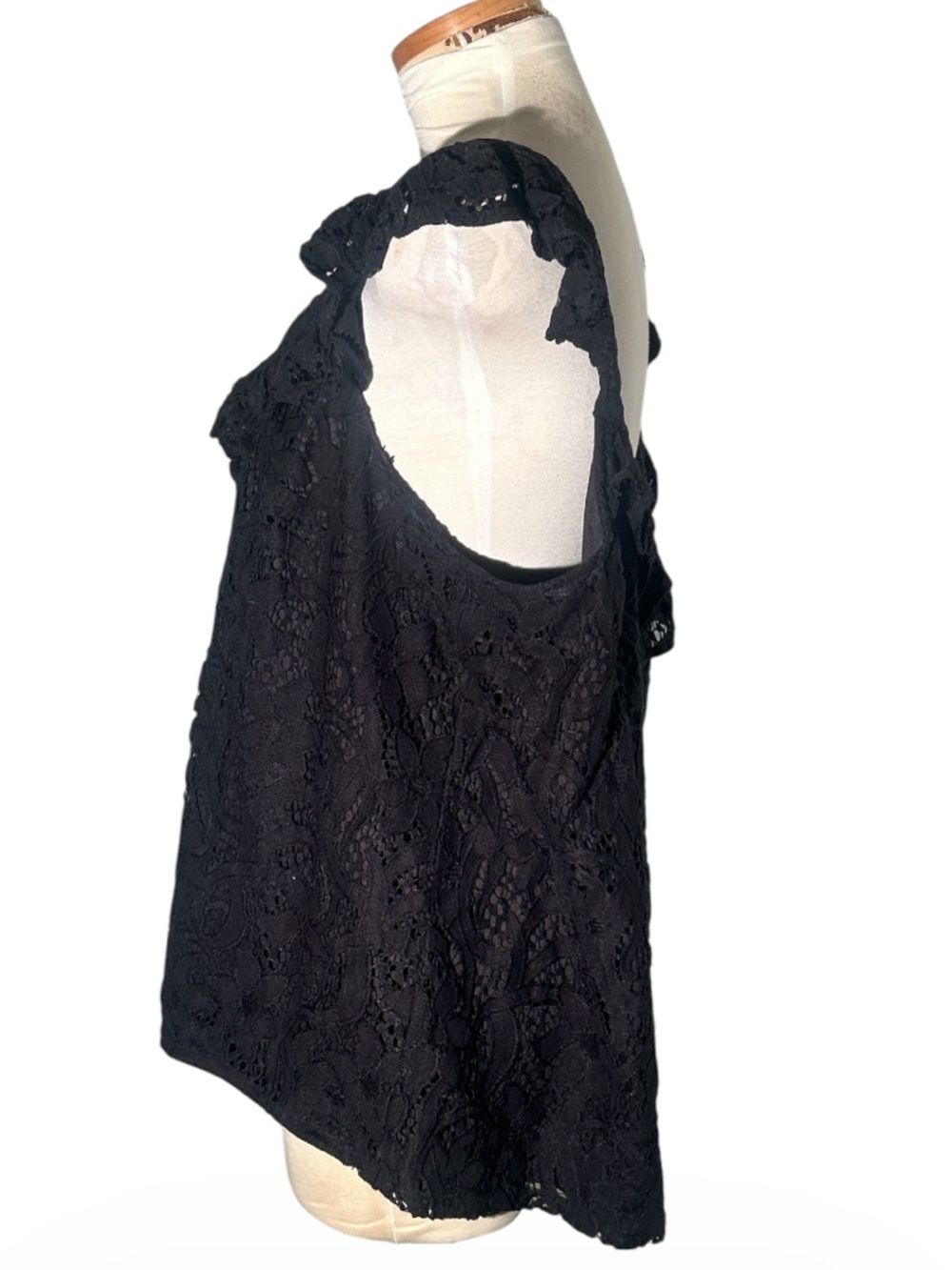 Torrid Black Lace Ruffle Button-Front Tank Plus Size 1X - Picture 6 of 10